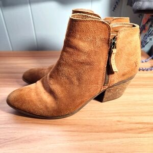 FRYE 8.5 Suede Ankle Boots in Tan